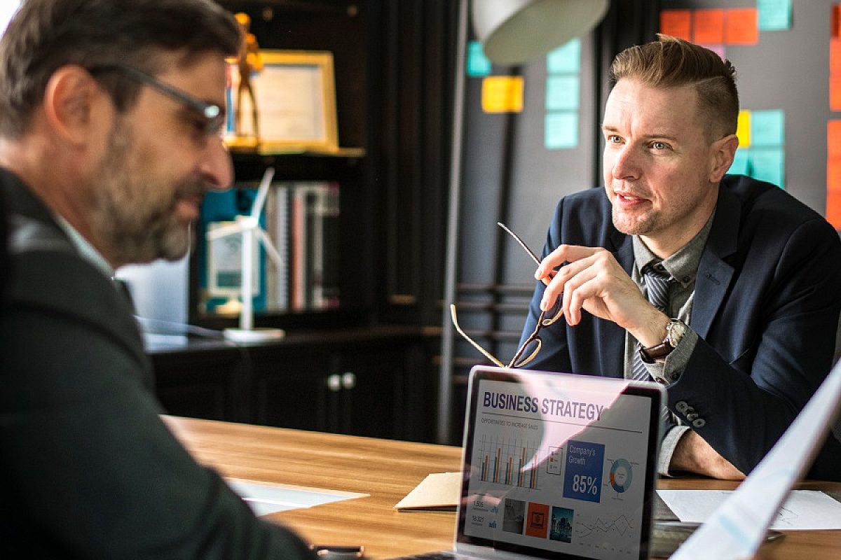 استراتژی فروش حین مذاکره : هرگز موضوع را به حاشیه نبرید | ۱۰۱ استراتژی فروش