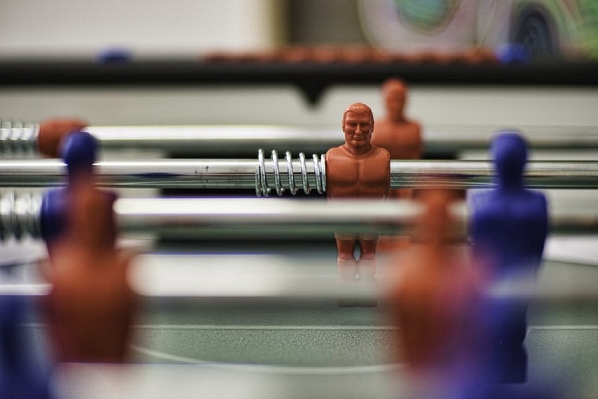 استراتژی تدافعی و استراتژی آینده نگر و نوآورانه، چگونه بر عملکرد و کارایی سرمایه گذاری تأثیر میگذارند